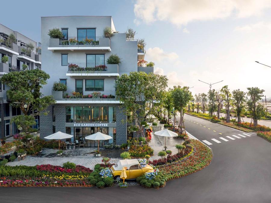 47a69d71-fc8c-4803-a4f7-b4107a888ac8 Chủ đầu tư trang hoàng chào đón những cư dân đầu tiên về nhà mới.