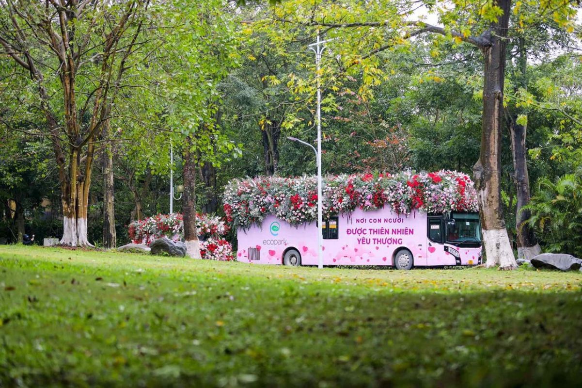 Hé lộ “nhân vật” được Ecopark tỏ tình bằng 99.999 bông hoa hồng trong Valentine?